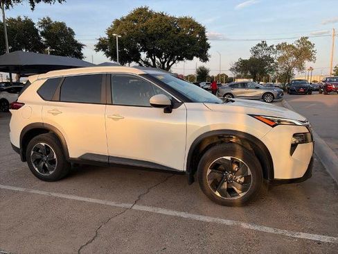 Certified 2024 Nissan Rogue SV w/ SV Premium Package FWD image 5