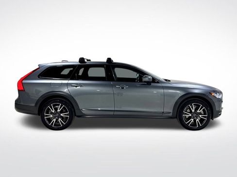 Used 2020 Volvo V90 T6 Cross Country image 11