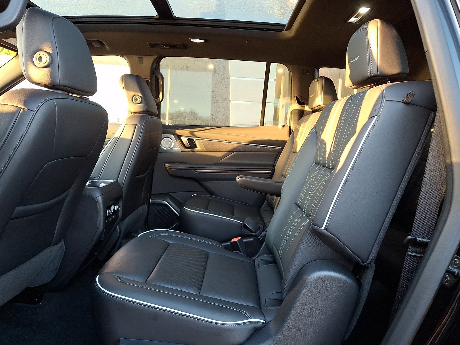 Certified 2025 Buick Enclave Avenir w/ Super Cruise Package AWD/4WD image 10