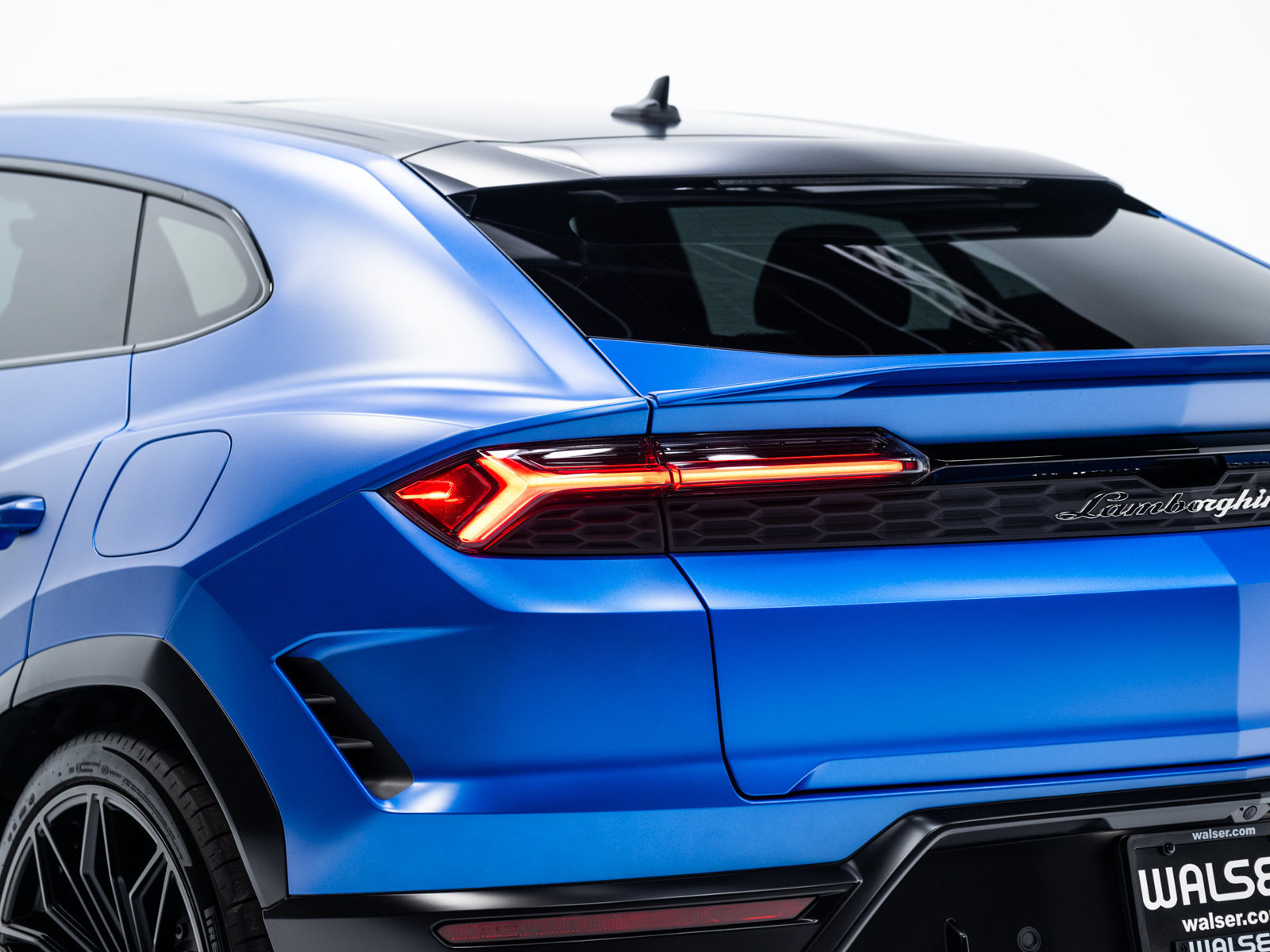 Used 2025 Lamborghini Urus SE AWD/4WD image 19