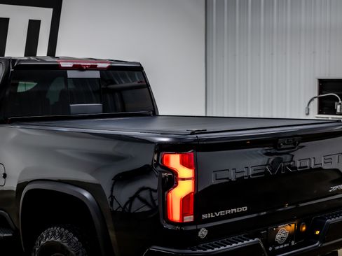 Used 2024 Chevrolet Silverado 2500 ZR2 w/ Technology Package image 38