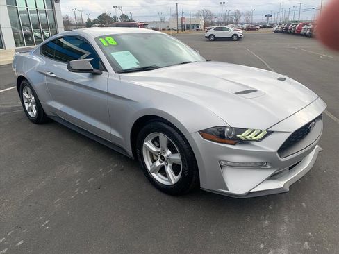 Used 2018 Ford Mustang Coupe image 3