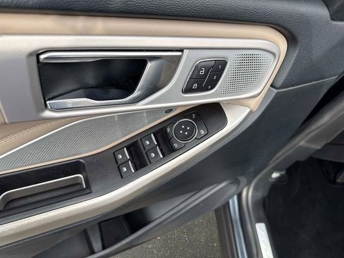 Used 2022 Ford Explorer Limited w/ Limited Technology Package image 18