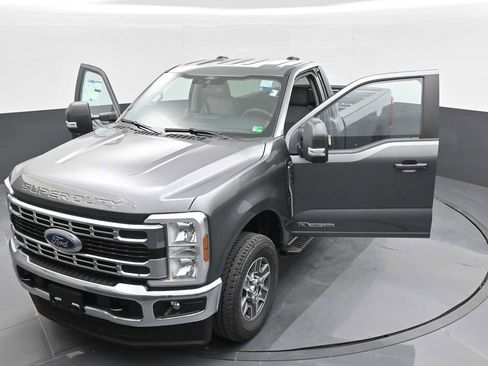 New 2025 Ford F350 XLT image 31