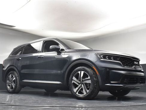 Certified 2022 Kia Sorento SX image 32