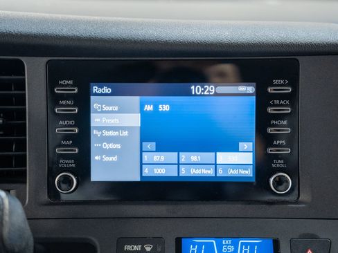 Used 2020 Toyota Sienna L image 22