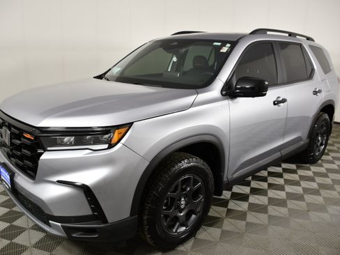 Used 2025 Honda Pilot TrailSport image 10