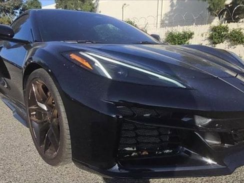 Used 2025 Chevrolet Corvette Z06 image 2