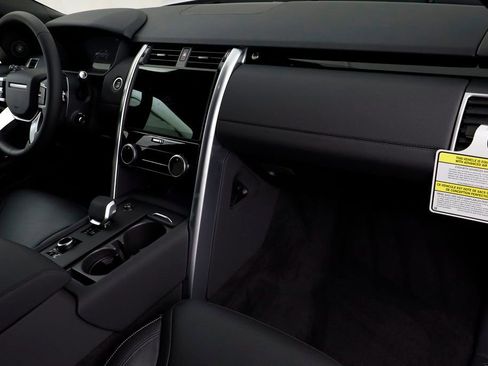 New 2025 Land Rover Discovery S AWD/4WD image 21