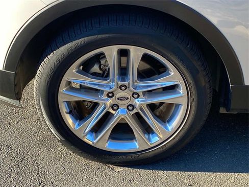 Used 2017 Ford Explorer Limited image 6
