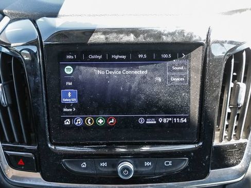 Used 2021 Chevrolet Traverse LT FWD image 13