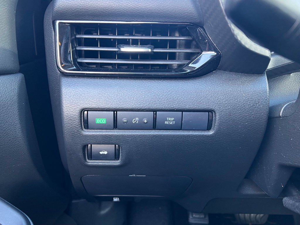 Used 2025 Nissan Sentra SV FWD image 21
