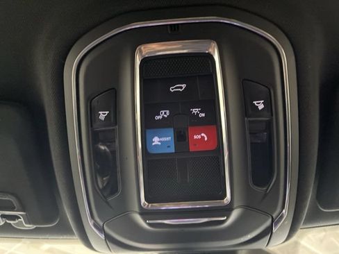 Used 2025 Jeep Grand Cherokee Altitude AWD/4WD image 48
