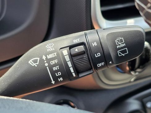 New 2025 Hyundai Venue SEL image 34