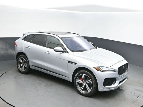 Used 2017 Jaguar F-PACE S image 1