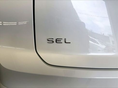 New 2026 Volkswagen Atlas Cross Sport SEL Premium R-Line AWD/4WD image 9