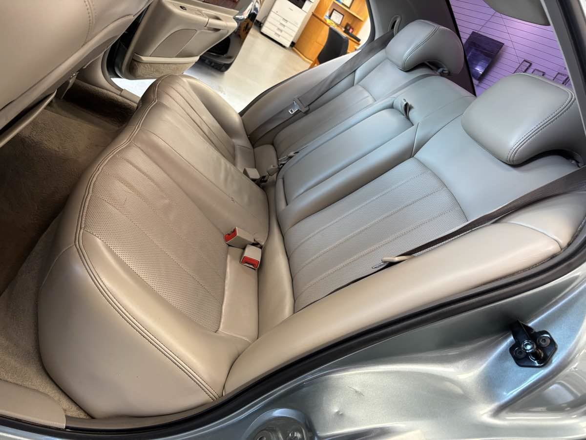 Used 2004 Lincoln LS RWD image 23