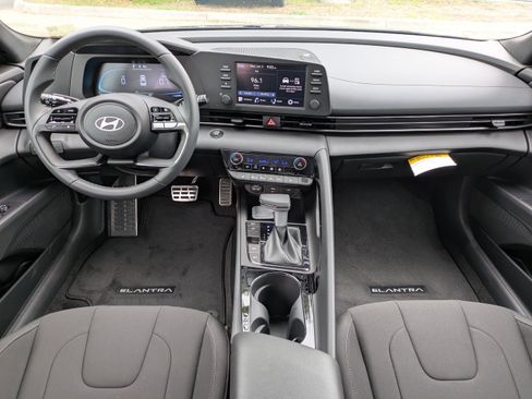 New 2026 Hyundai Elantra SEL Sport FWD image 15