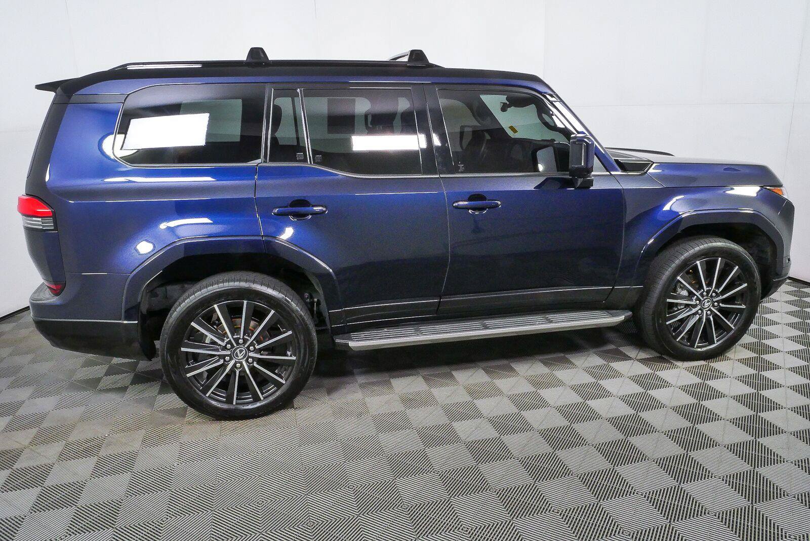 Used 2024 Lexus GX 550 w/ Accessory Package (Z1) AWD/4WD image 2