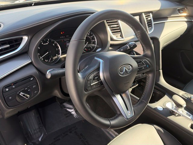 Certified 2023 INFINITI QX55 Luxe w/ Cargo Package AWD/4WD image 11
