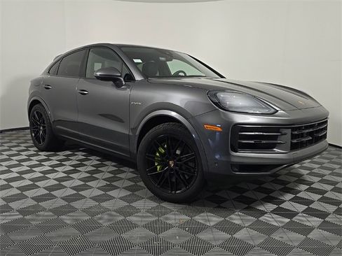 Certified 2025 Porsche Cayenne image 9