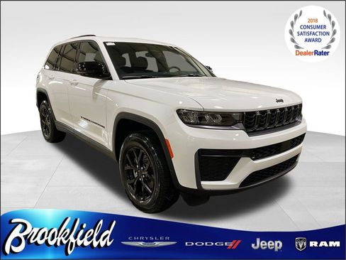 New 2026 Jeep Grand Cherokee Altitude AWD/4WD image 1