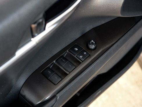 Used 2021 Toyota Camry SE image 40