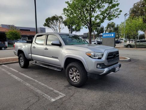 Used 2017 Toyota Tacoma TRD Sport image 8