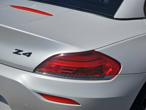 Used 2011 BMW Z4 sDrive35i RWD image 38