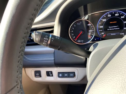 Used 2022 GMC Acadia Denali w/ Denali Ultimate Package AWD/4WD image 23