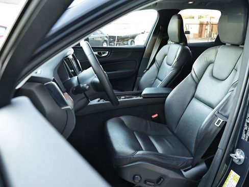 Used 2024 Volvo XC60 B5 Plus image 11