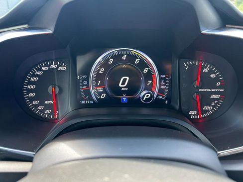 Used 2019 Chevrolet Corvette Stingray Coupe w/ 1LT RWD image 23