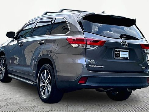 Used 2019 Toyota Highlander XLE FWD image 12