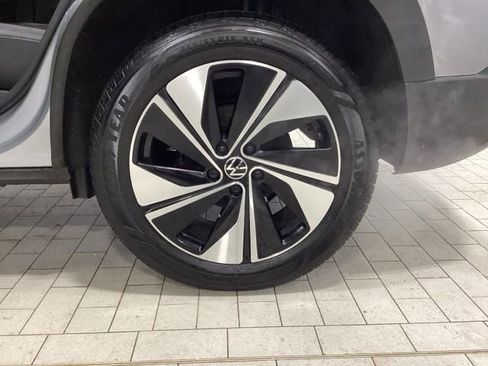 Certified 2025 Volkswagen Taos SE w/ Panoramic Sunroof Package image 20