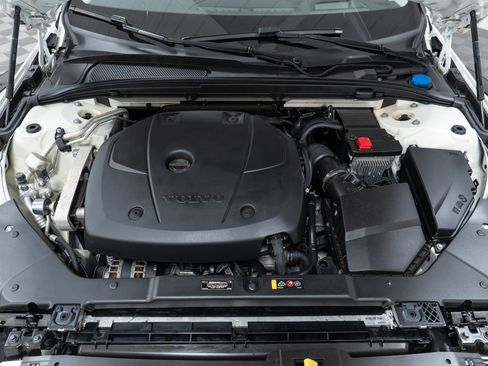 Used 2020 Volvo V60 T5 Cross Country image 9