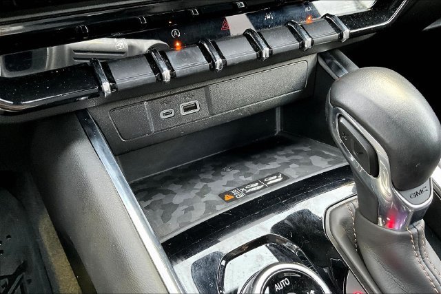Used 2024 GMC Canyon AT4 w/ AT4 Premium Package AWD/4WD image 16