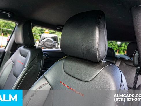 Used 2025 Jeep Compass Trailhawk AWD/4WD image 17