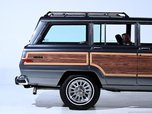 Used 1991 Jeep Grand Wagoneer image 11