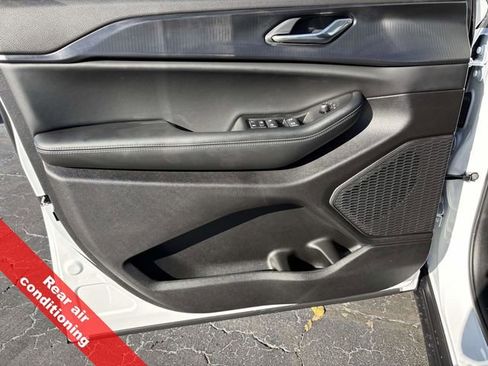 New 2025 Jeep Grand Cherokee L Altitude image 17