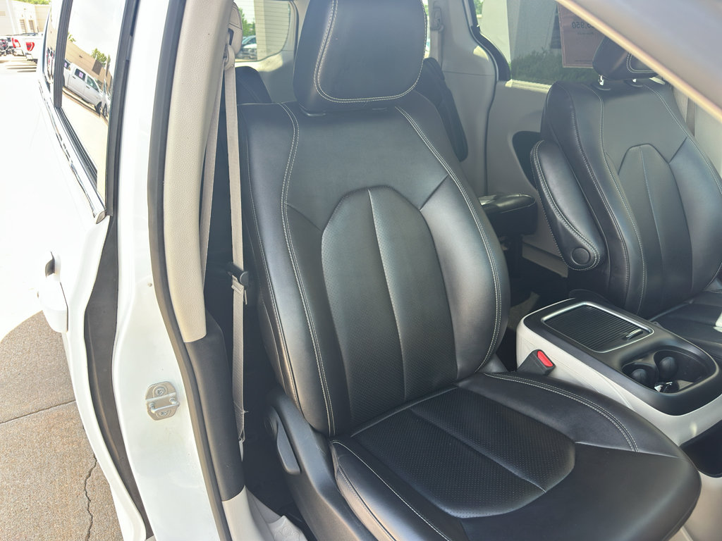 Used 2024 Chrysler Pacifica Touring-L FWD image 29