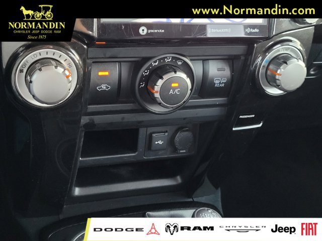 Used 2024 Toyota 4Runner TRD Off-Road Premium AWD/4WD image 11