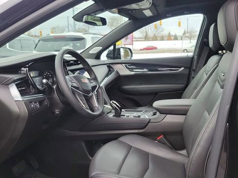Used 2025 Cadillac XT5 Premium Luxury w/ LPO, Floor Liner Package AWD/4WD image 9