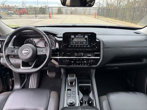 Used 2025 Nissan Pathfinder SL image 15