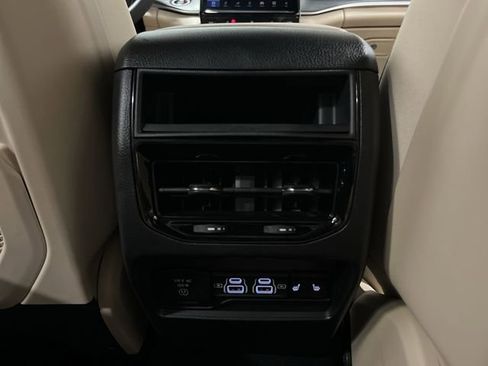 Used 2024 Jeep Grand Cherokee Limited image 34