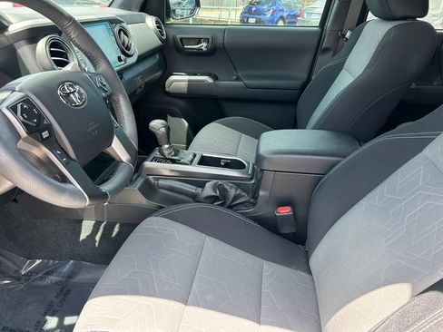 Certified 2023 Toyota Tacoma TRD Off-Road w/ Technology Package AWD/4WD image 11
