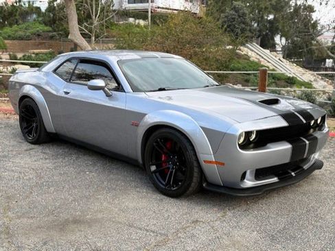 Used 2015 Dodge Challenger SRT w/ Technology Group image 2