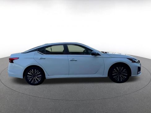 Used 2025 Nissan Altima 2.5 SV FWD image 16