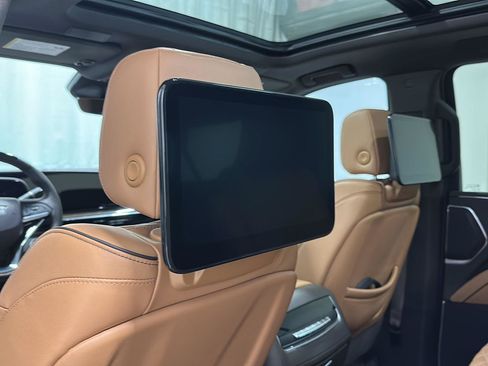 Used 2024 Cadillac Escalade ESV Premium Luxury w/ Performance Package AWD/4WD image 34