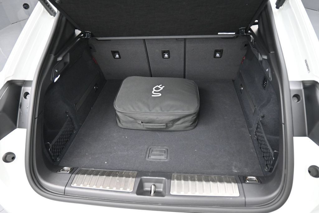 Certified 2025 Porsche Macan 4S Electric AWD/4WD image 33