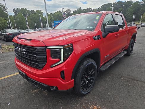 Used 2023 GMC Sierra 1500 Elevation w/ LPO, Elevation Black Package AWD/4WD image 7